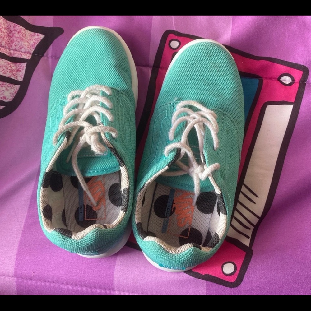 Vans - Picture 2 of 4